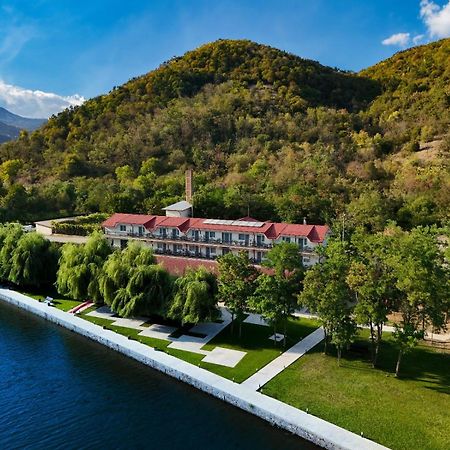 Vega Resort Restaurant & Lodge Оршова Экстерьер фото