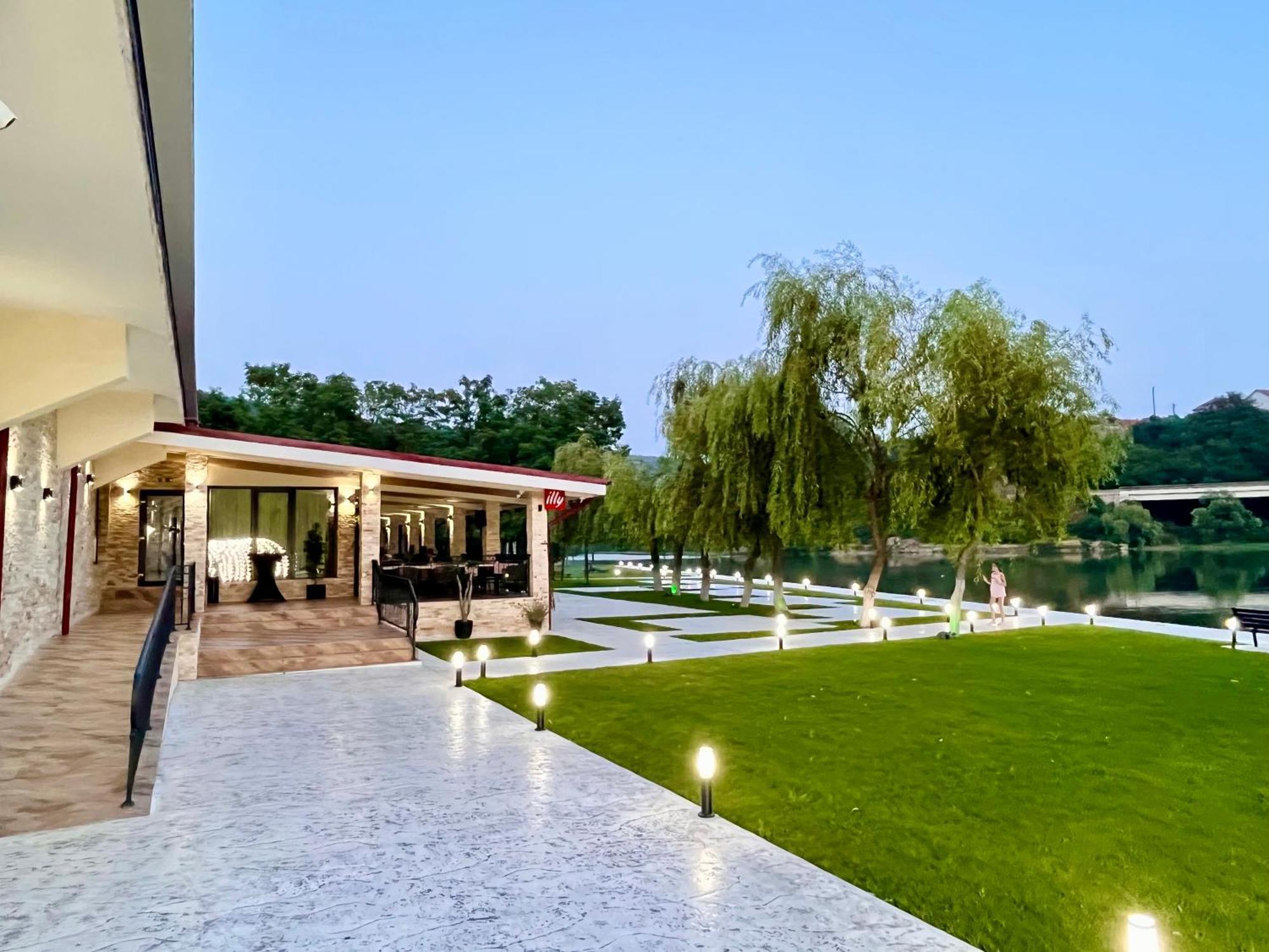 Vega Resort Restaurant & Lodge Оршова Экстерьер фото