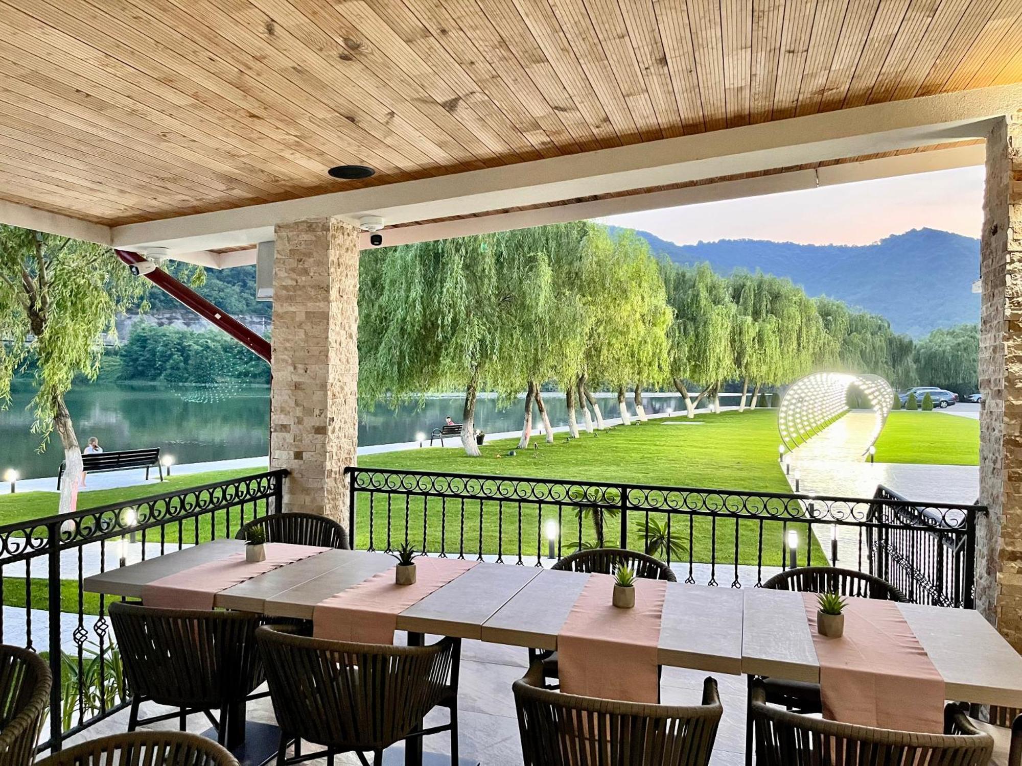 Vega Resort Restaurant & Lodge Оршова Экстерьер фото