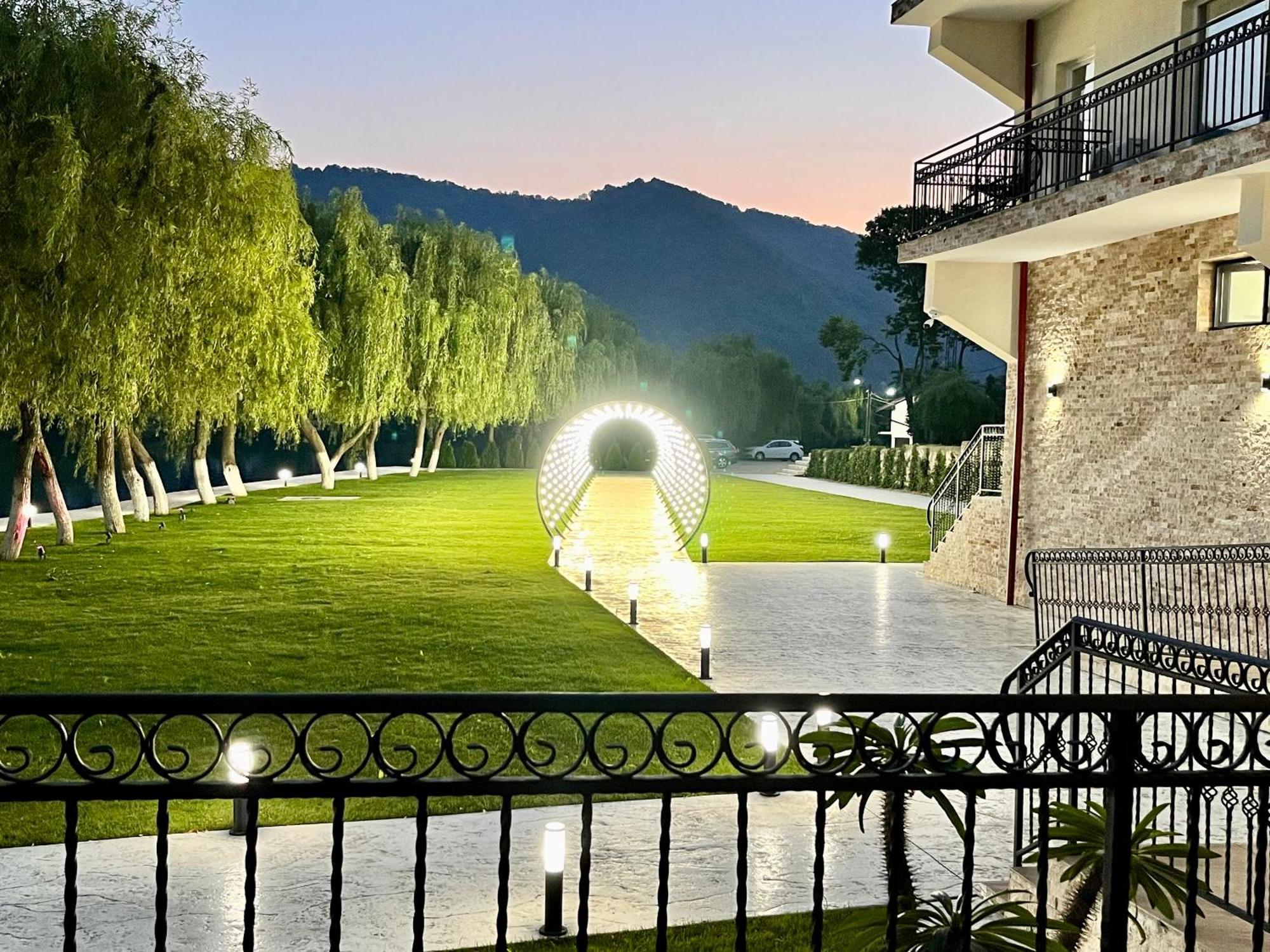 Vega Resort Restaurant & Lodge Оршова Экстерьер фото
