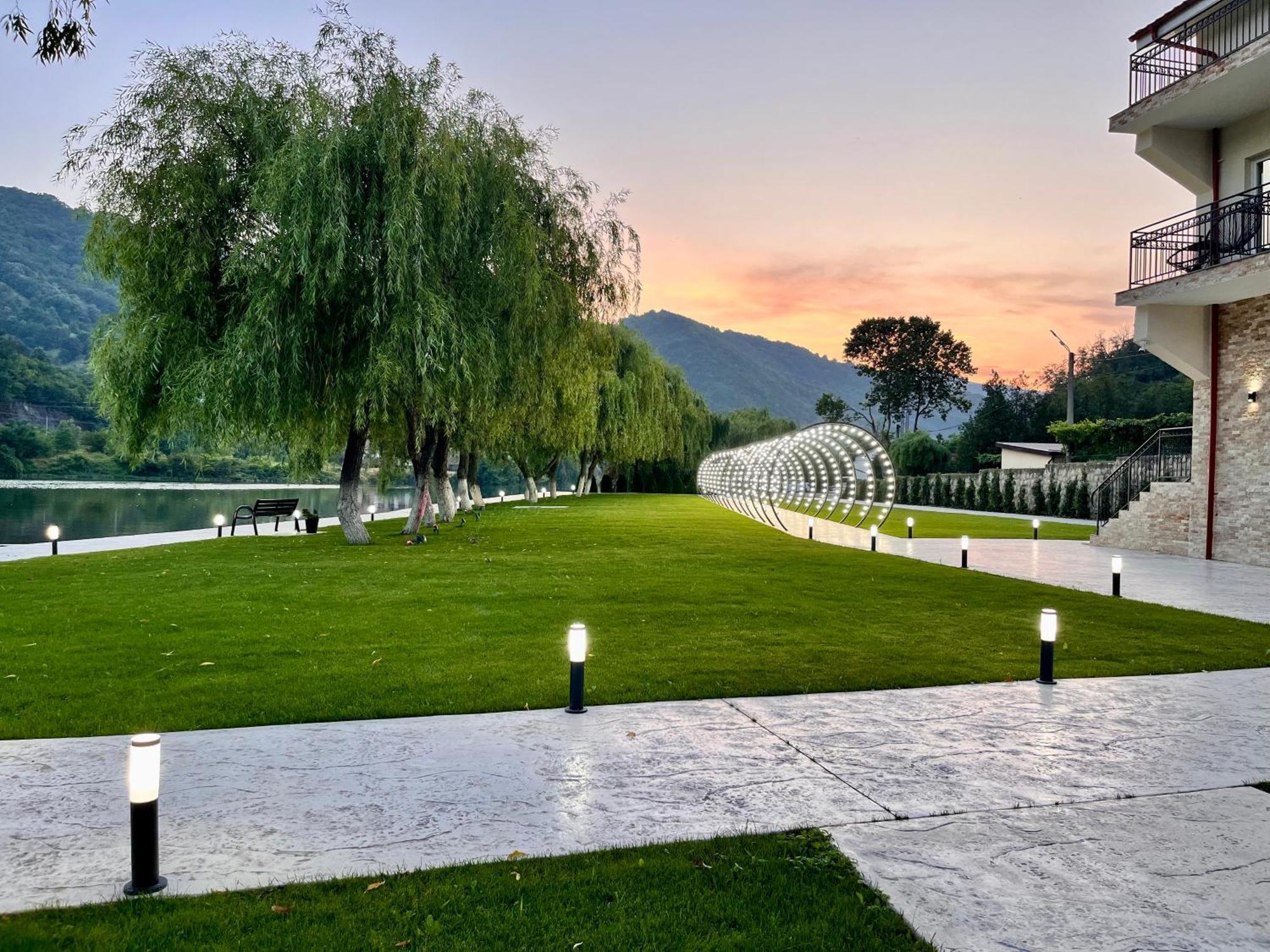 Vega Resort Restaurant & Lodge Оршова Экстерьер фото