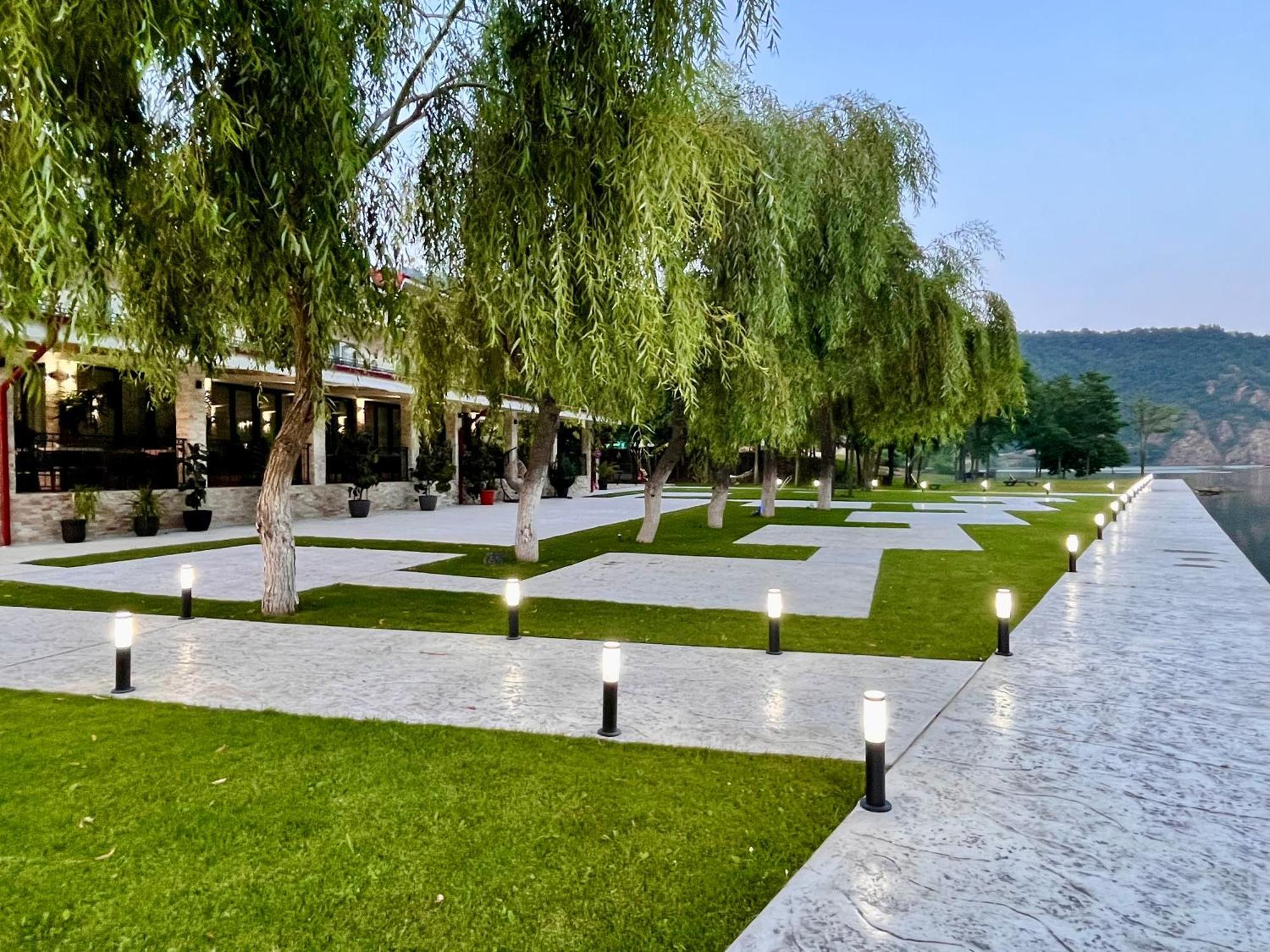 Vega Resort Restaurant & Lodge Оршова Экстерьер фото