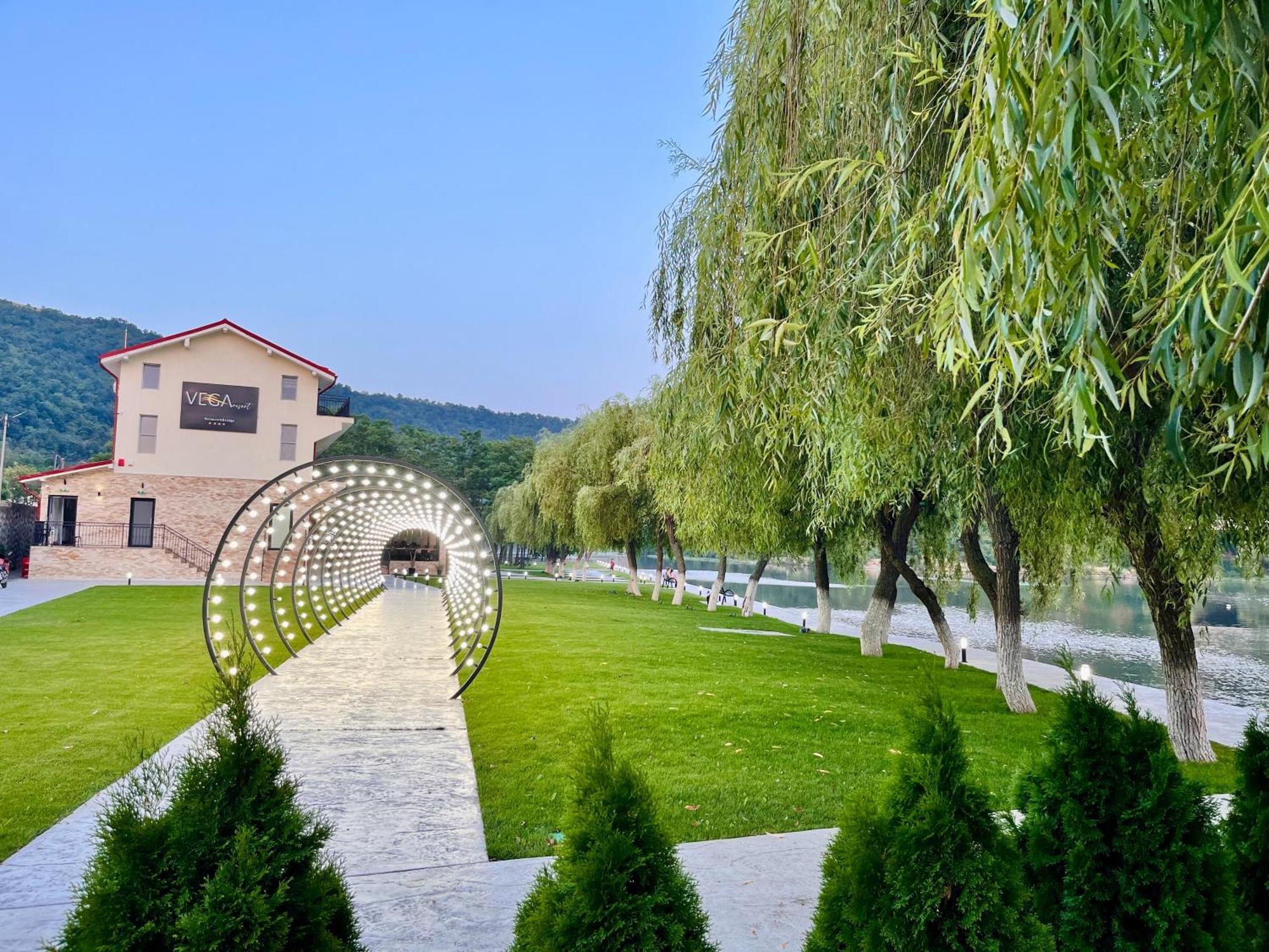 Vega Resort Restaurant & Lodge Оршова Экстерьер фото