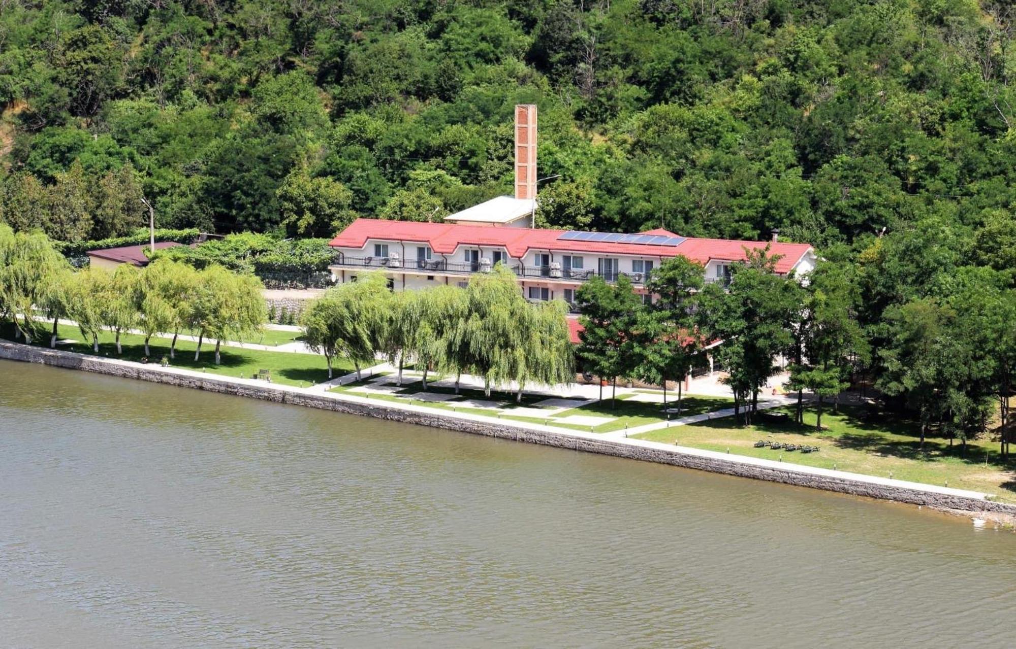 Vega Resort Restaurant & Lodge Оршова Экстерьер фото