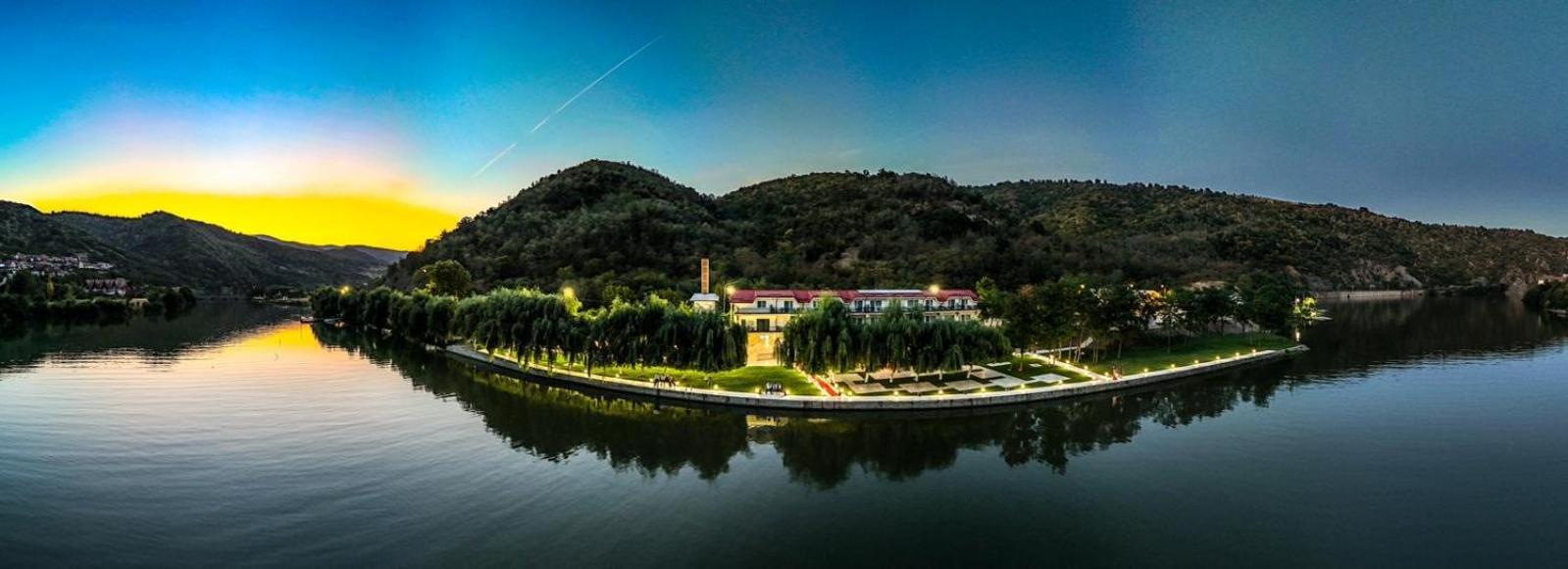 Vega Resort Restaurant & Lodge Оршова Экстерьер фото