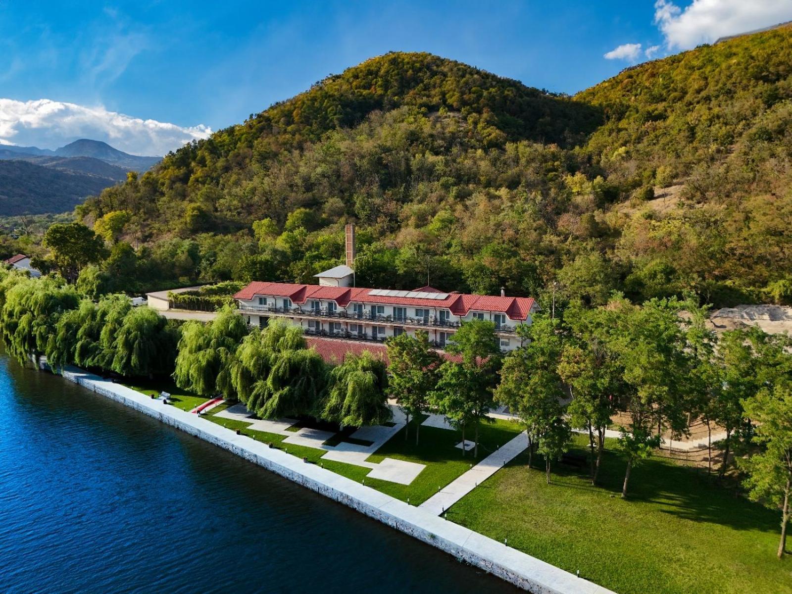 Vega Resort Restaurant & Lodge Оршова Экстерьер фото